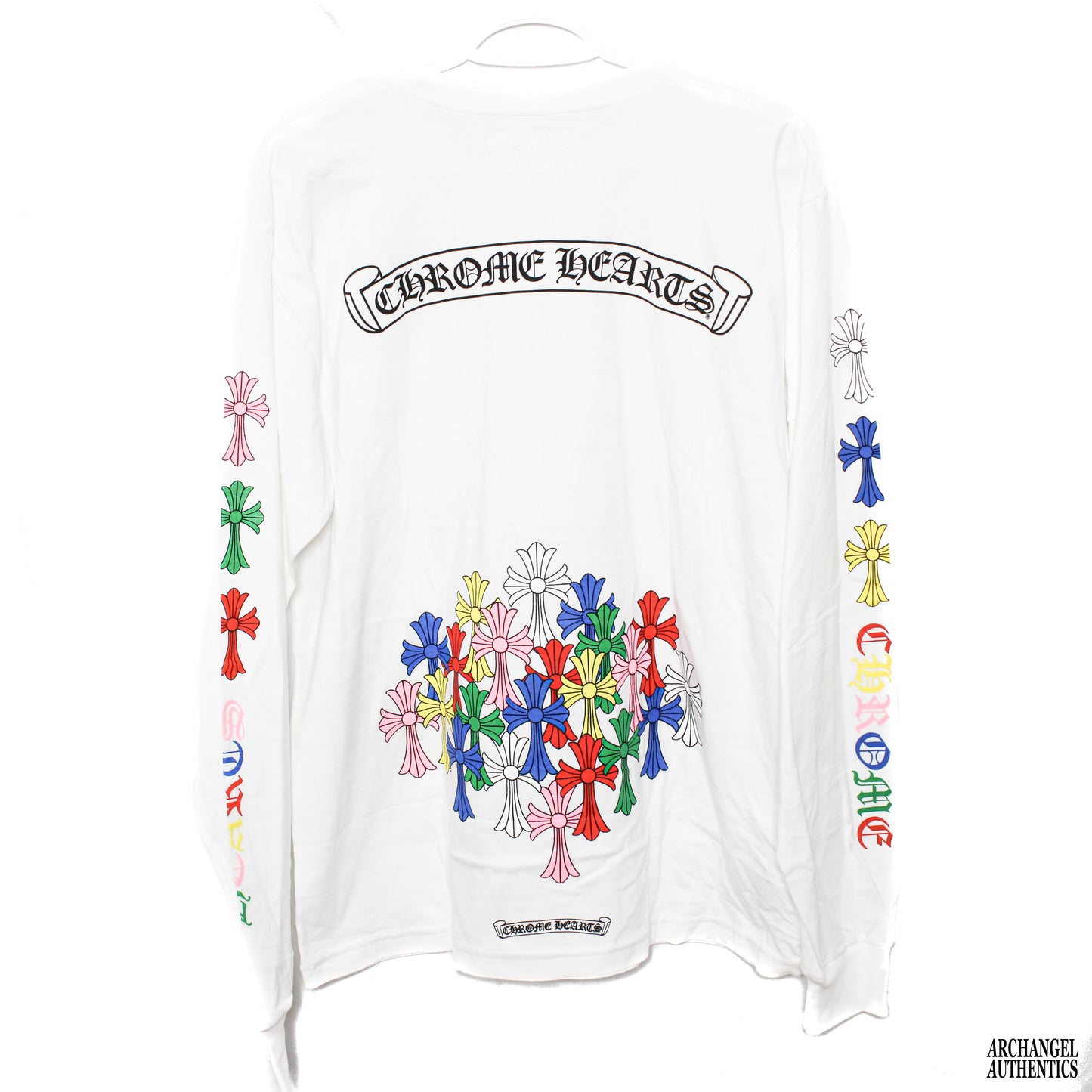 Camiseta de manga larga con cruz multicolor de corazones cromados