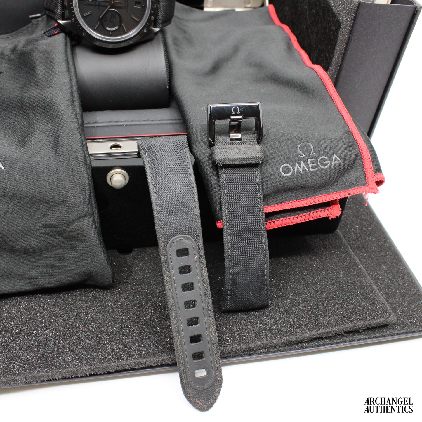 Omega Speedmaster Ceramic 'Dark Side of the Moon' | Ref 311.92.44.51.01.005 | Box & Cards 2016